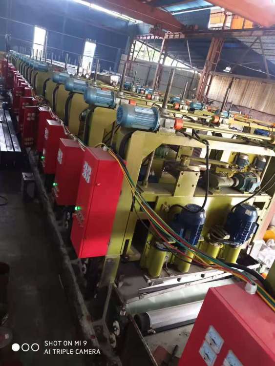 可折疊久進五金機械廠橋架機械設(shè)備與卷閘機 現(xiàn)代五金零售的革新力量